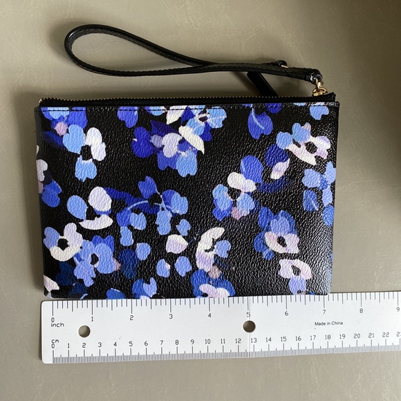 Kate spade wristlet - Picture 2 of 4